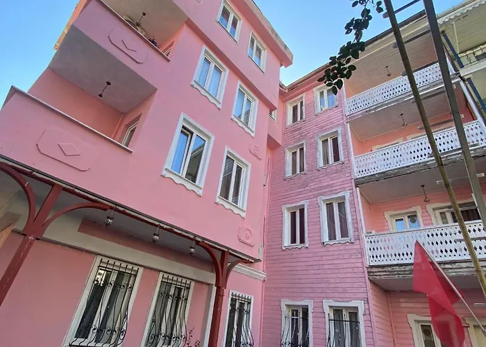 Pembe Koesk Old City Center