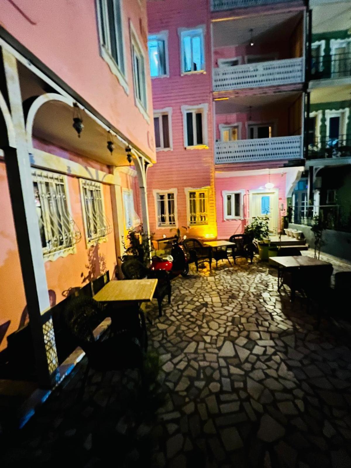 Pembe Koesk Old Center